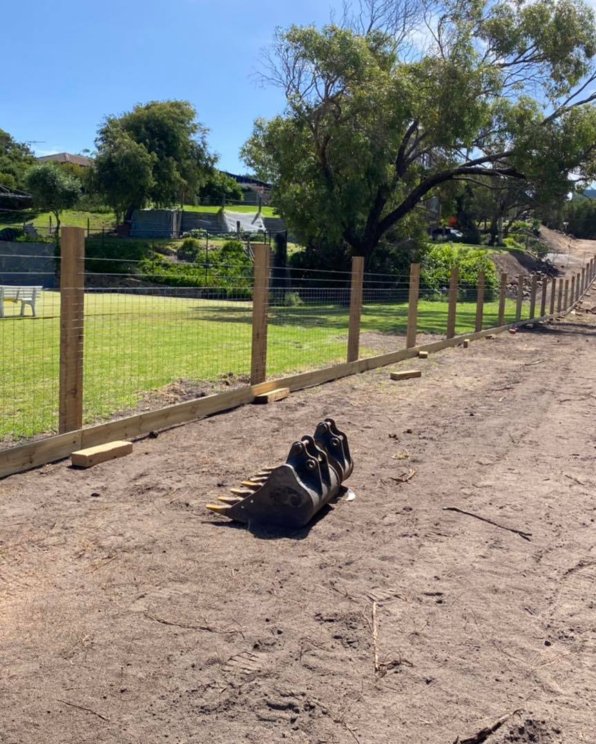 You are currently viewing Pet mesh, Cypress Posts, 4 strained wires and all clipped together.