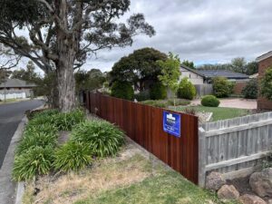 Read more about the article Podium Fences Merbau 90mm Vertical 10mm